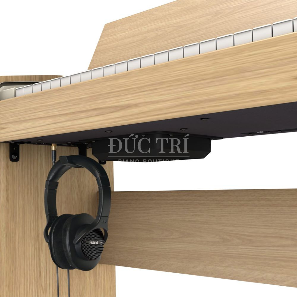 Goc nhin tu phia duoi dan Roland F 701 Roland F-701 Góc nhìn từ phía dưới đàn Roland F 701