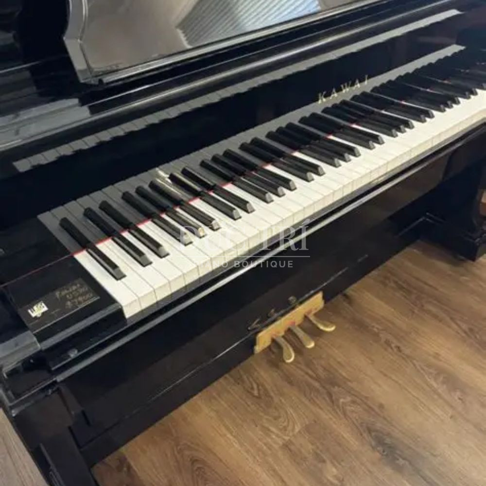 He thong 3 pedal cua Kawai US80 Kawai US80 Hệ thống 3 pedal của Kawai US80