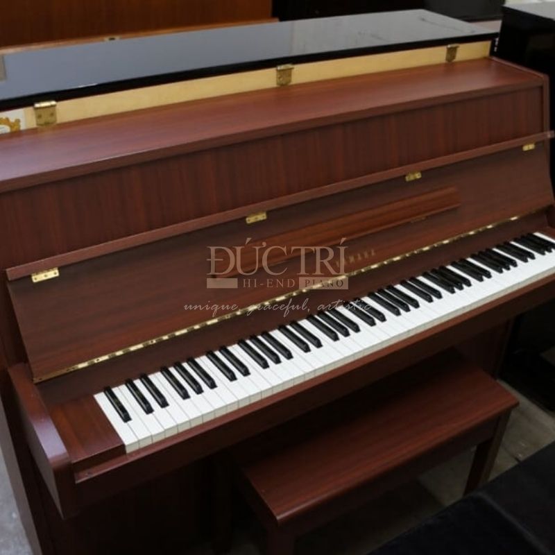 Hình ảnh góc cạnh của Đàn Piano Yamaha W202