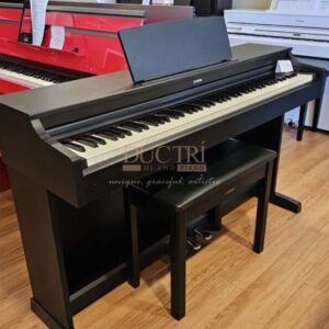 Hình ảnh góc nghiêng Đàn Piano Yamaha DGP5