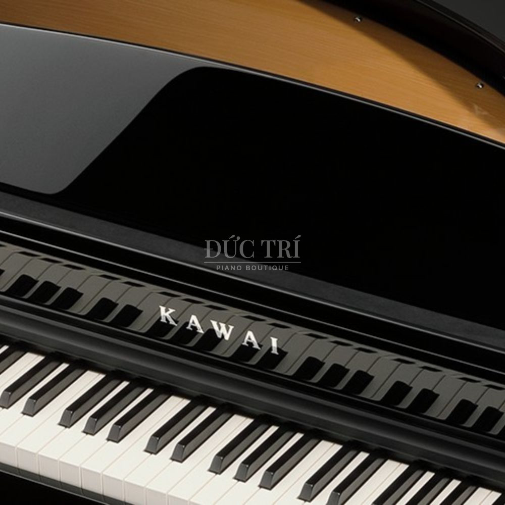 Logo Kawai tren dan Kawai DG30 Kawai DG30 Logo Kawai trên đàn Kawai DG30