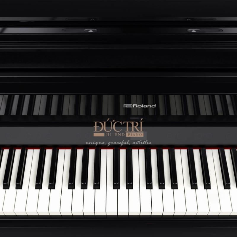 Logo và bàn phím chiếc đàn Piano Roland GP9