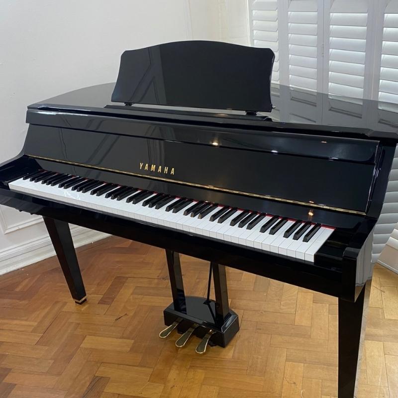 Logo và các phím trên đàn Đàn Piano Yamaha DGP1