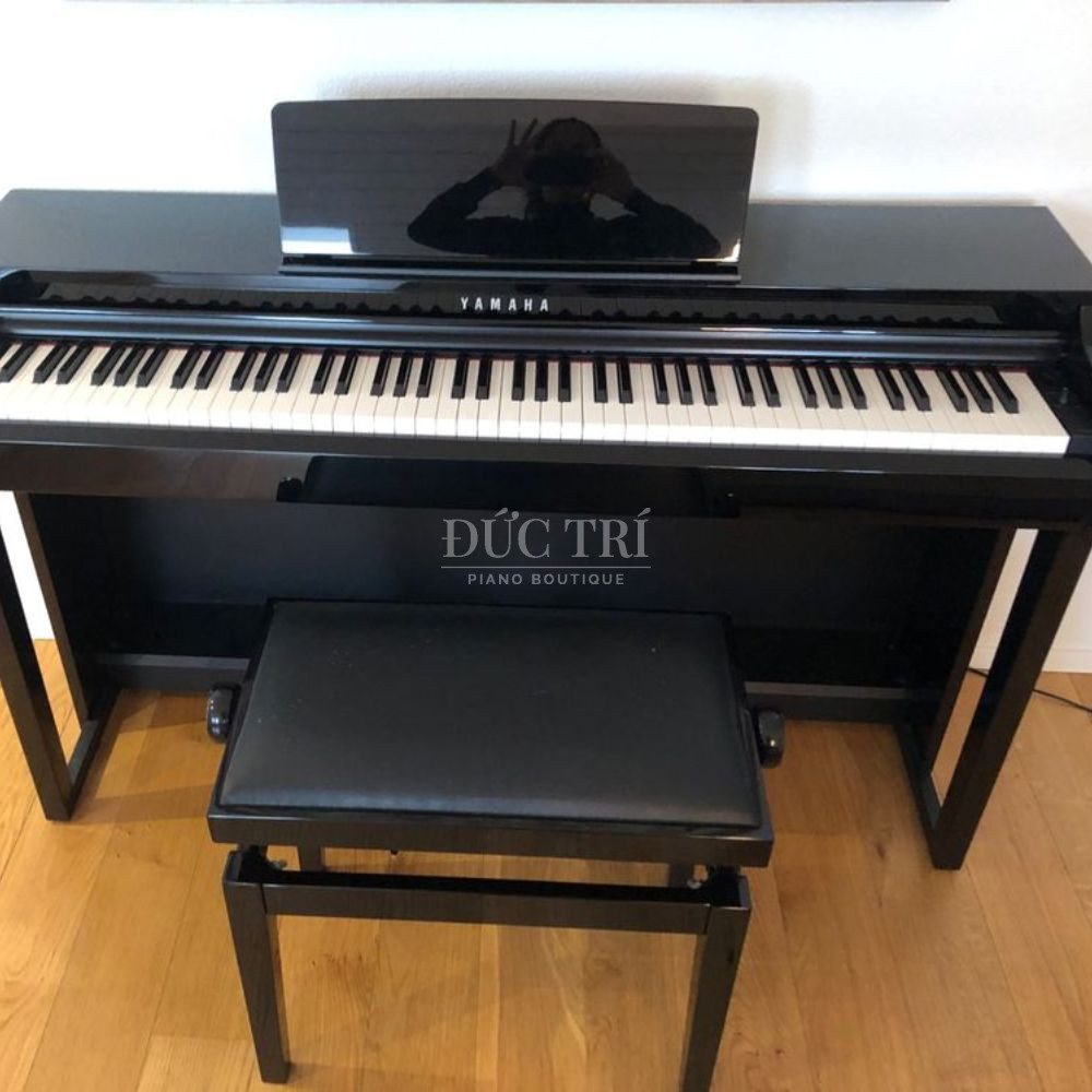Mau den bong tren dan Yamaha CLP 525 Yamaha CLP-525 Màu đen bóng trên đàn Yamaha CLP-525