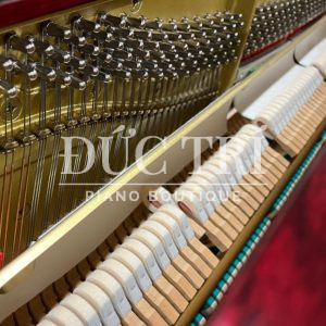 Búa đàn và dây đàn trên đàn piano Yamaha UX300BiC