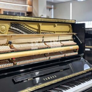 Nội thất bên trong đàn Yamaha U100