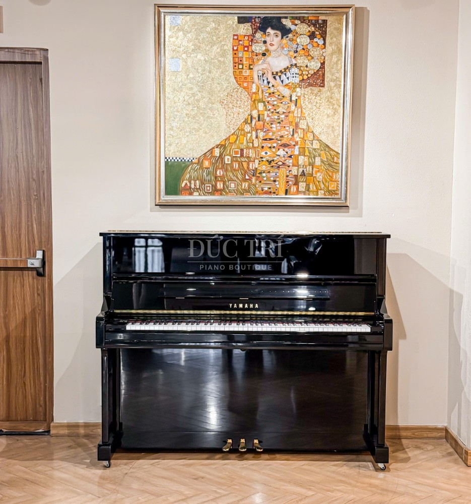 Phia truoc cua dan Yamaha YU11 Custom Yamaha YU11 Phía trước của đàn Yamaha YU11