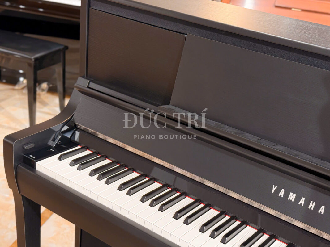 Phía trước đàn piano Yamaha CSP 295