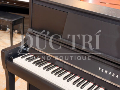 Phía trước đàn piano Yamaha CSP 295