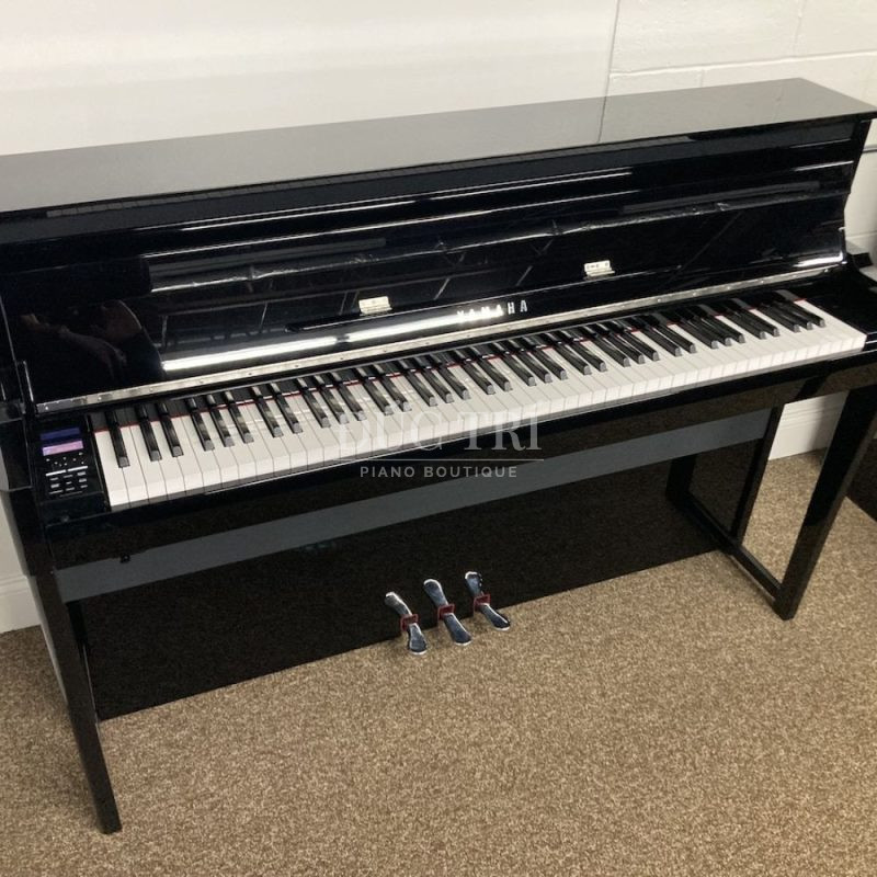 Phím đàn và hệ thống pedal trên đàn piano Yamaha NU1XA