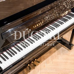 Phím đàn và pedal trên đàn Yamaha YU11