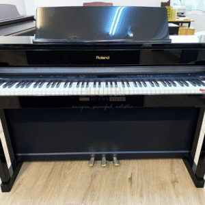 Roland HP-507 được trưng bày tại Showroom của Piano Đức Trí