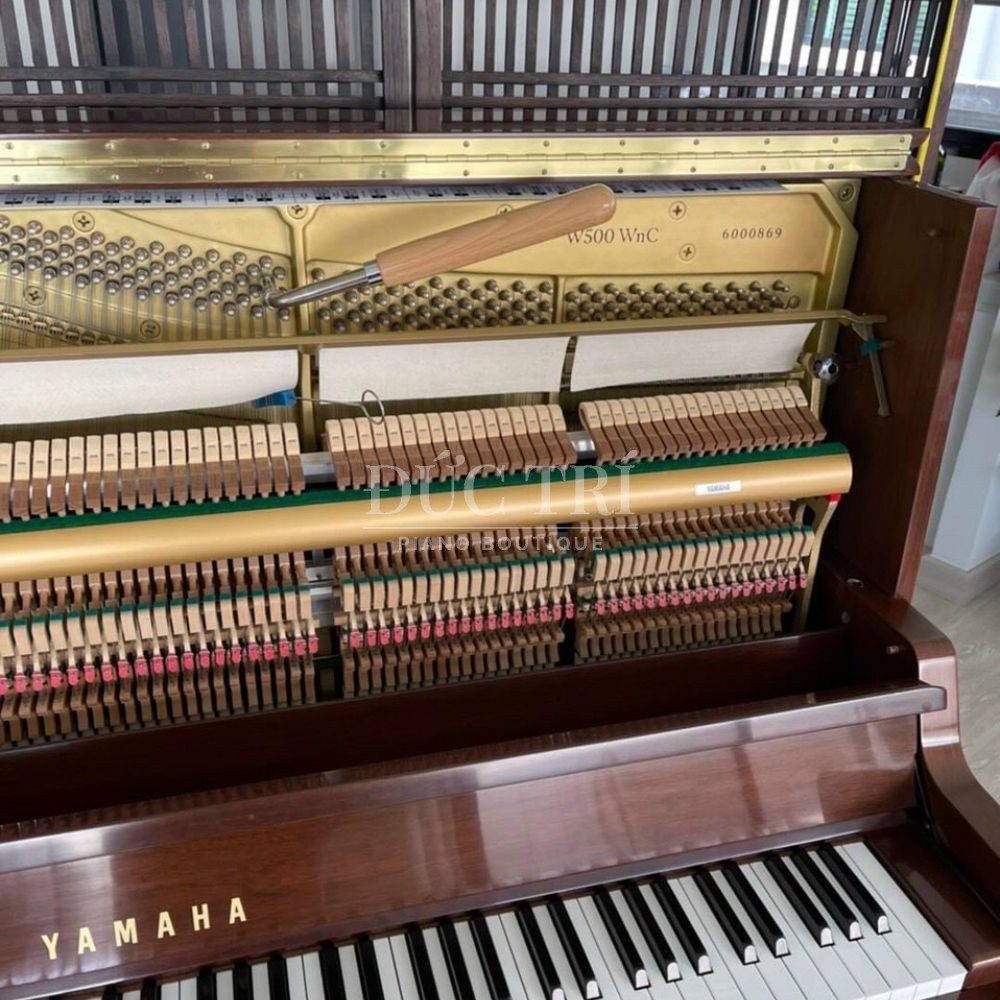 Yamaha W500WnC 1 Thiết kế khung đàn bằng công nghệ V Pro chắc chắn