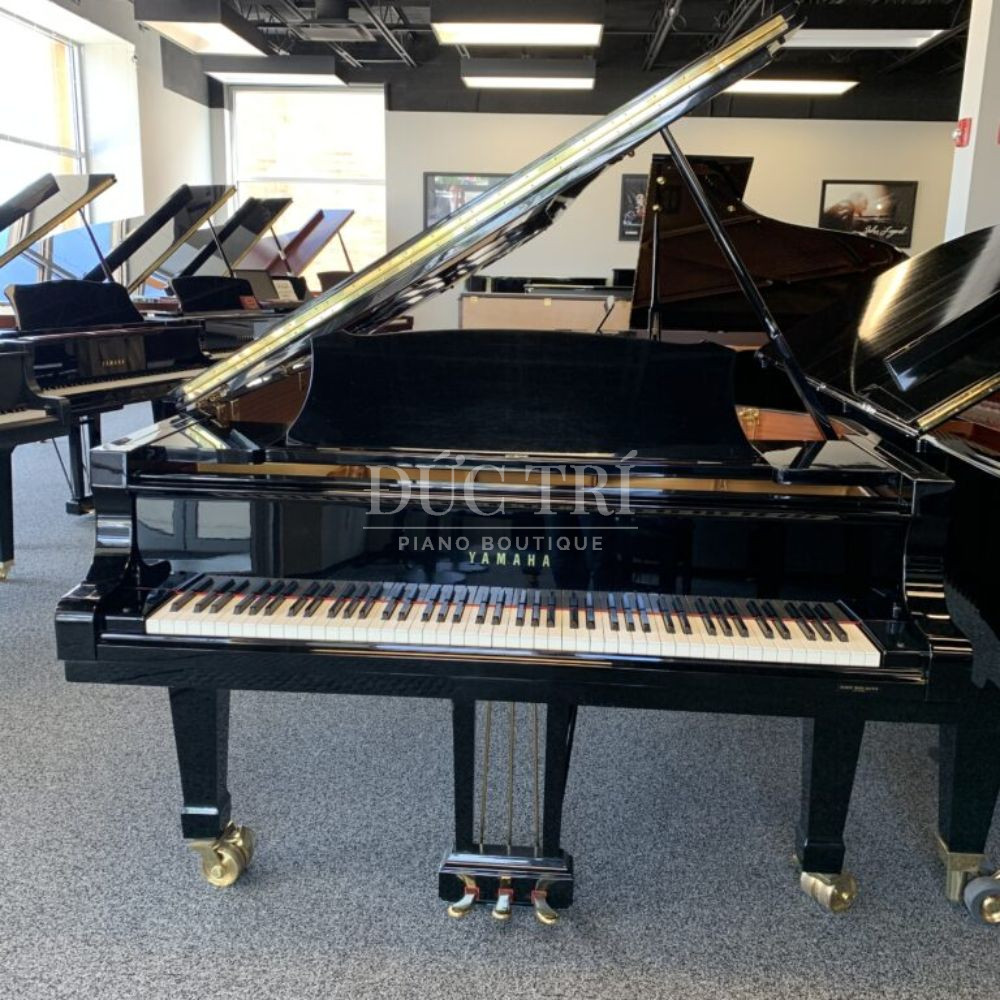 Yamaha CFIIIS 1 Thiết kế khung đàn chế tác bằng phương pháp hút chân không chịu được lực lớn