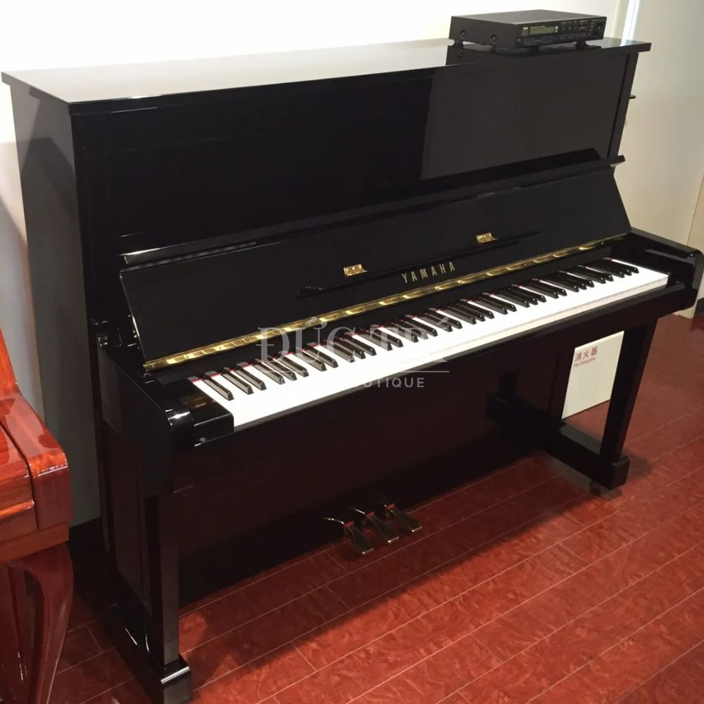 Thiet ke ngoai hinh den bong va tran trong Yamaha HQ90SXG Thiết kế ngoại hình đen bóng và trân trọng