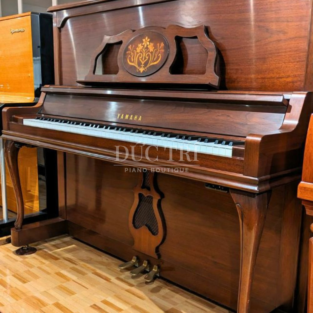 Yamaha W500WnC 2 Vật liệu làm đàn bằng gỗ Óc Chó Mỹ cao cấp
