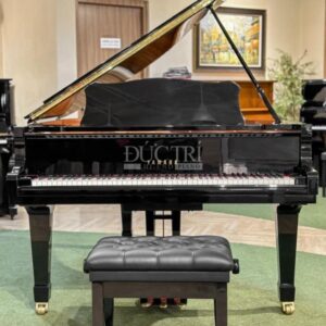 Yamaha CF4 được trưng bày tại Showroom của Piano Đức Trí