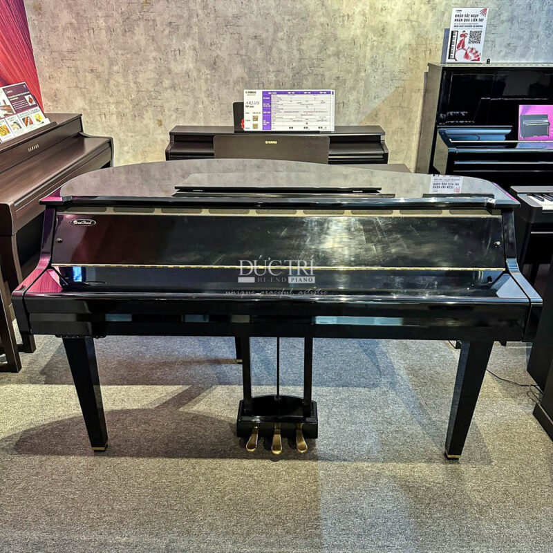 Phía trước đàn piano Yamaha DGP1
