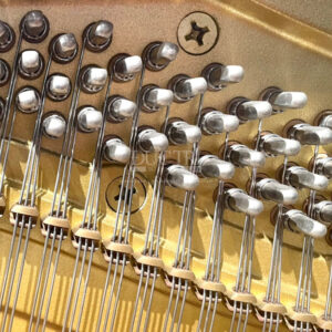 agraffes-đàn-piano-yamaha-w302sa