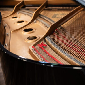 khung đàn piano Yamaha C2