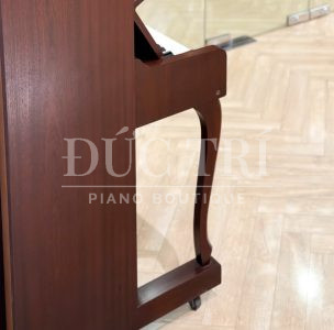 Thiết kế chân đàn của đàn piano Yamaha W110BS