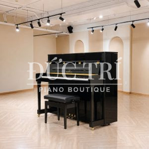 Góc nhìn bên phải đàn piano upright Kawai K500