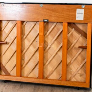 Phía sau thùng Đàn Piano Kawai K300