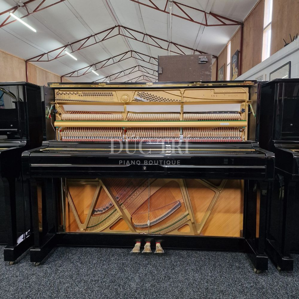 Ben trong dan Yamaha UX 1 Yamaha UX-1 Bên trong đàn Yamaha UX-1