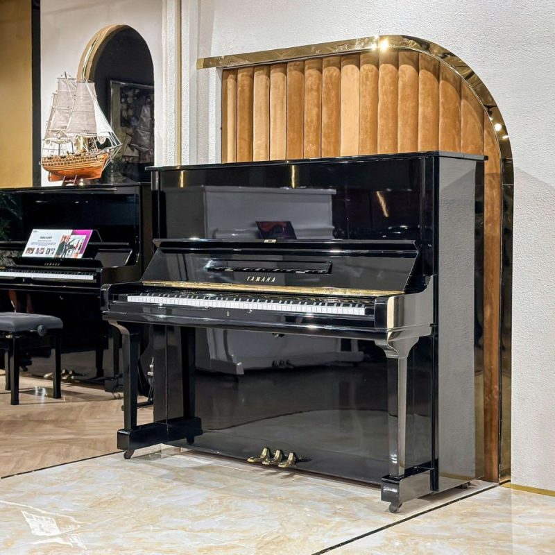 Chân đàn trên đàn Yamaha U3G