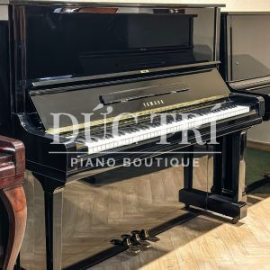 Chân đàn trên đàn Yamaha U3G