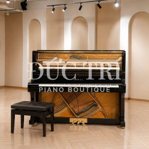 Đàn piano Kawai KU5D màu đen cao cấp mở nắp khoe bộ máy đàn