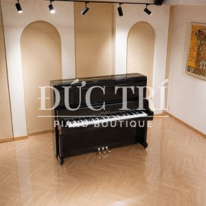 Đàn piano upright Kawai KU5D màu đen bóng góc nhìn từ trên cao