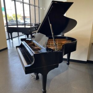 Góc cạnh của Đàn Piano Roland GP-9M