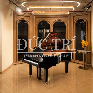 Góc nghiêng đàn Yamaha C5
