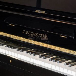 Hình ảnh cận cảnh bàn phím Đàn Piano Cơ C.Bechstein R4 Classic Upright