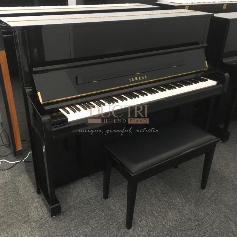 Hình ảnh góc nghiêng Đàn Piano Yamaha U3G
