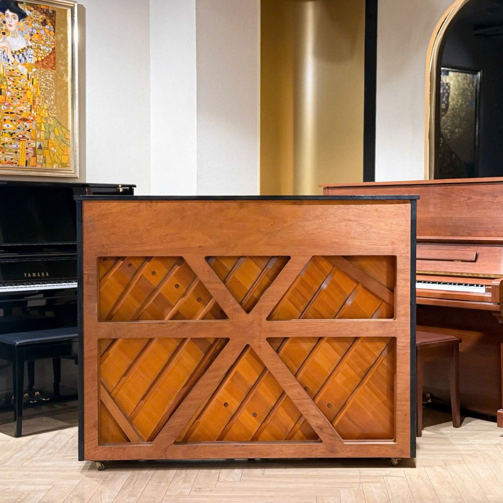 Mat lung cua dan piano Yamaha UX1 Yamaha UX1 Mặt lưng của đàn piano Yamaha UX1