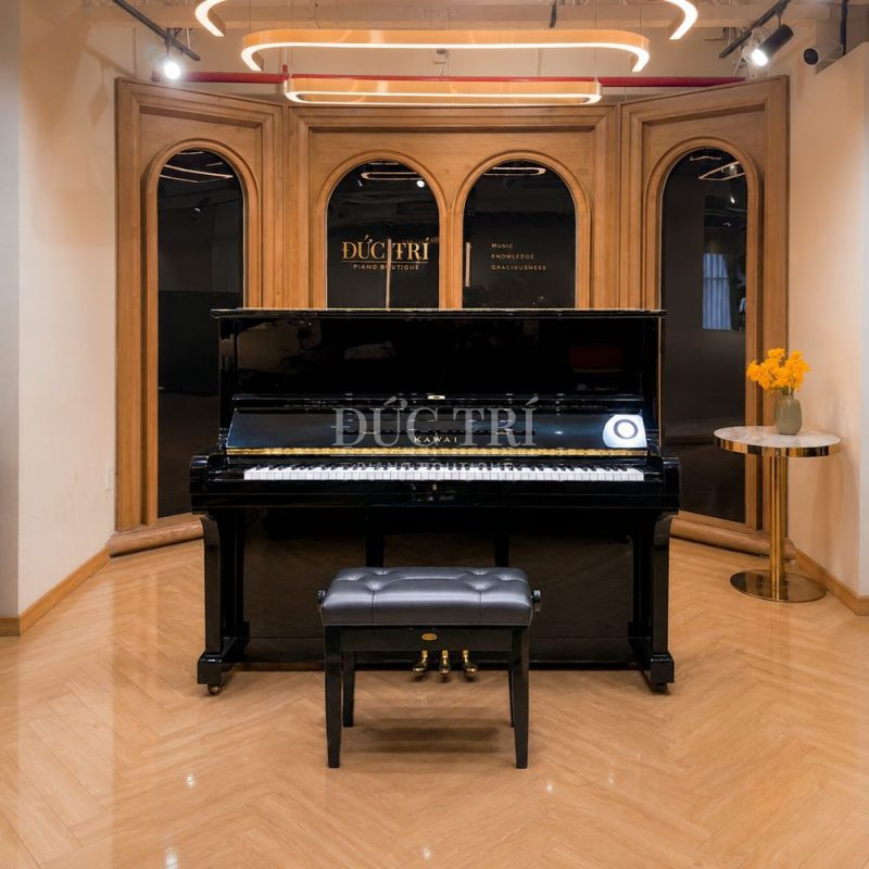 Toàn cảnh đàn Kawai KU5D đặt tại showroom Đức Trí