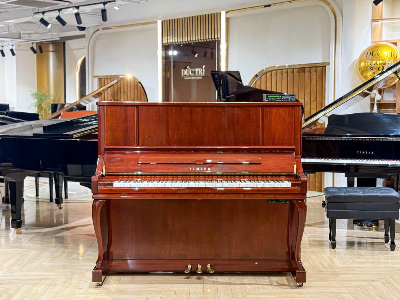 Yamaha YU30MHC Chinh dien Yamaha YU30MhC Yamaha YU30MHC - Chính diện