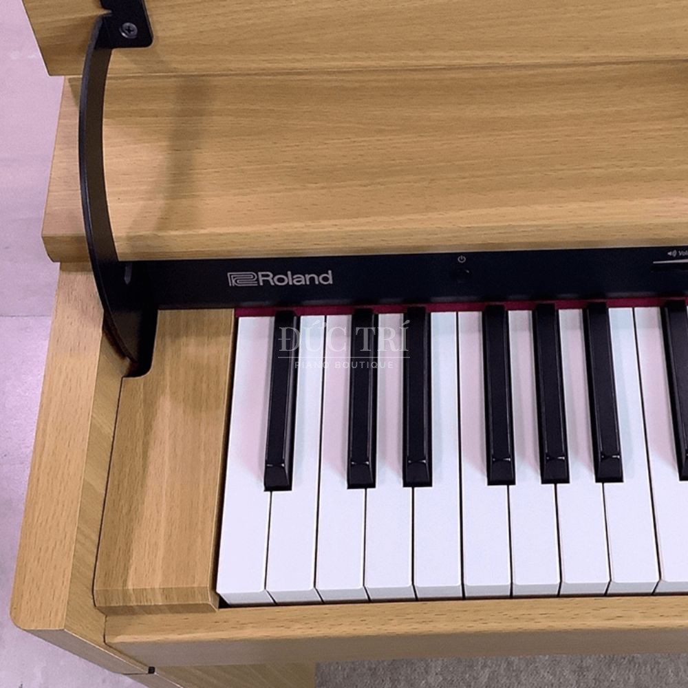 logo Roland tren dan Roland DP‑603 Roland DP-603 logo Roland trên đàn Roland DP‑603