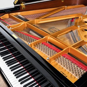 Bên trong đàn của đàn Yamaha CF4