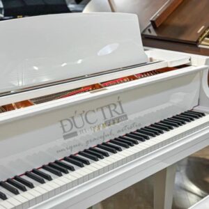 Các phím trên đàn piano Yamaha C3X màu trắng