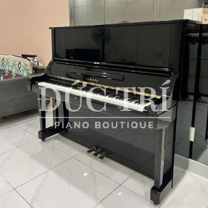 Chân đàn trên đàn Yamaha UX