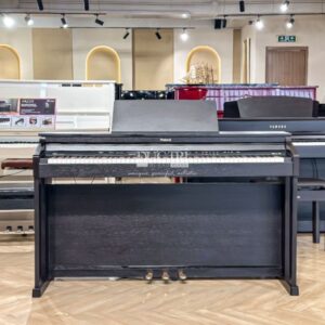 Đàn Piano Roland HP-601 được trưng bày tại Showroom của Piano Đức Trí