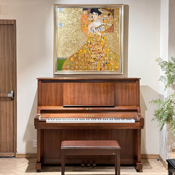 Đàn piano Yamaha W102 tại Đức Trí Piano Boutique