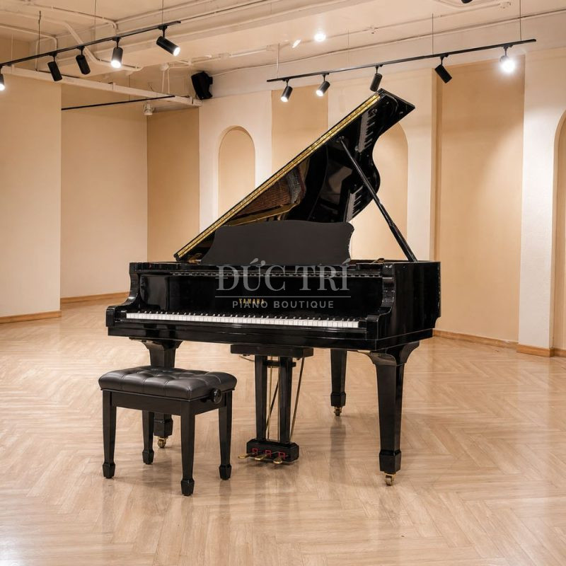 Đàn piano grand Yamaha G3E đen bóng mở nắp ấn tượng