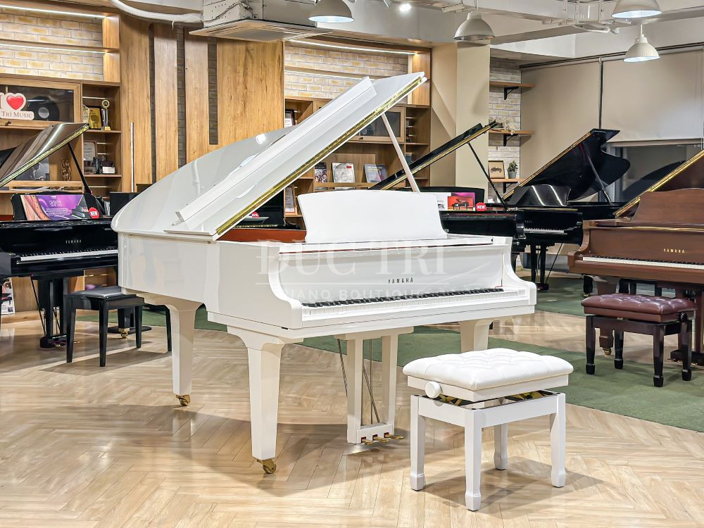 Góc cạnh đàn piano Yamaha C3X Whithe New