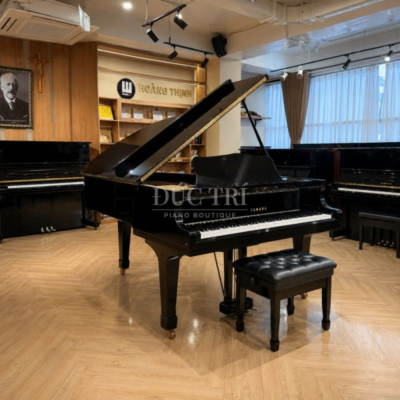 Góc nghiêng đàn piano cơ Yamaha G3E