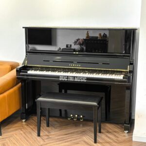 Hình ảnh cận cảnh chiếc đàn piano Yamaha U2H