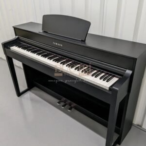 Hình ảnh góc cạnh của Đàn Piano Yamaha CLP-835
